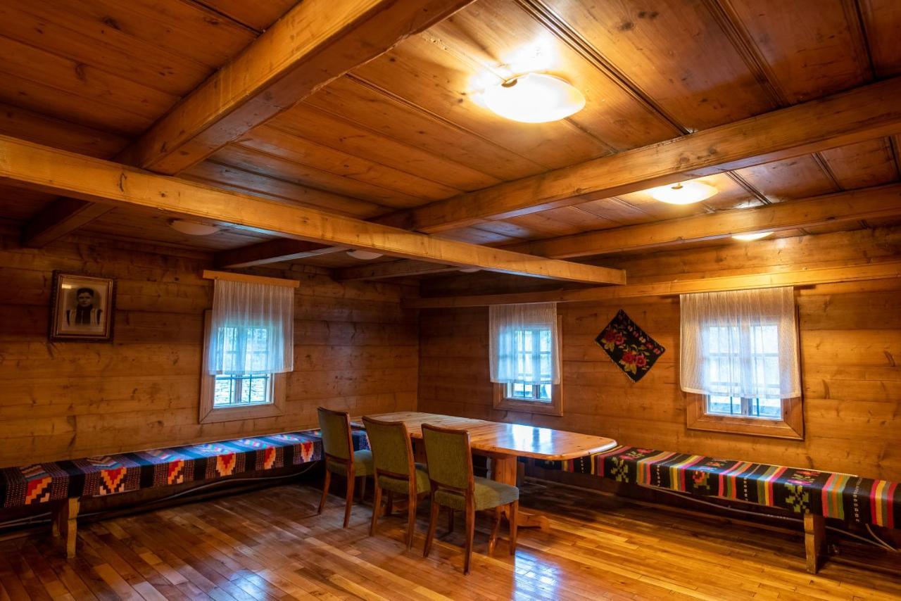 Pensiunea Casa Bunicilor Мэнэстиря-Гуморулуй Экстерьер фото