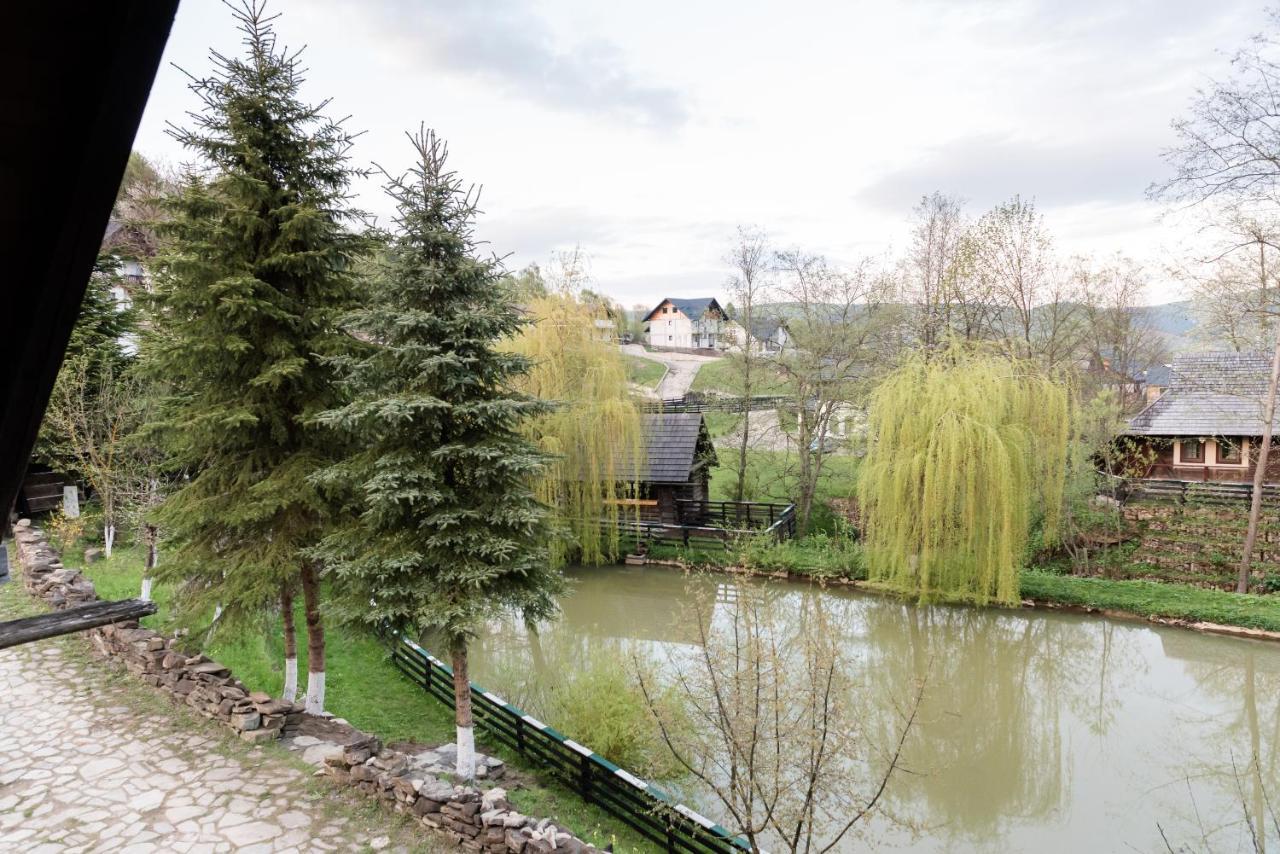 Pensiunea Casa Bunicilor Мэнэстиря-Гуморулуй Экстерьер фото