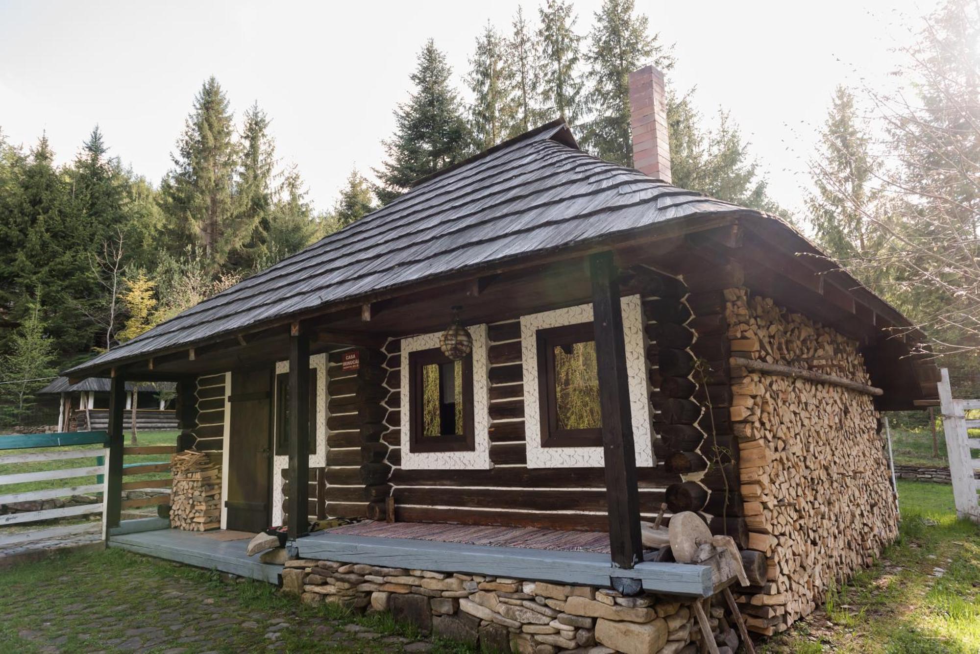 Pensiunea Casa Bunicilor Мэнэстиря-Гуморулуй Экстерьер фото