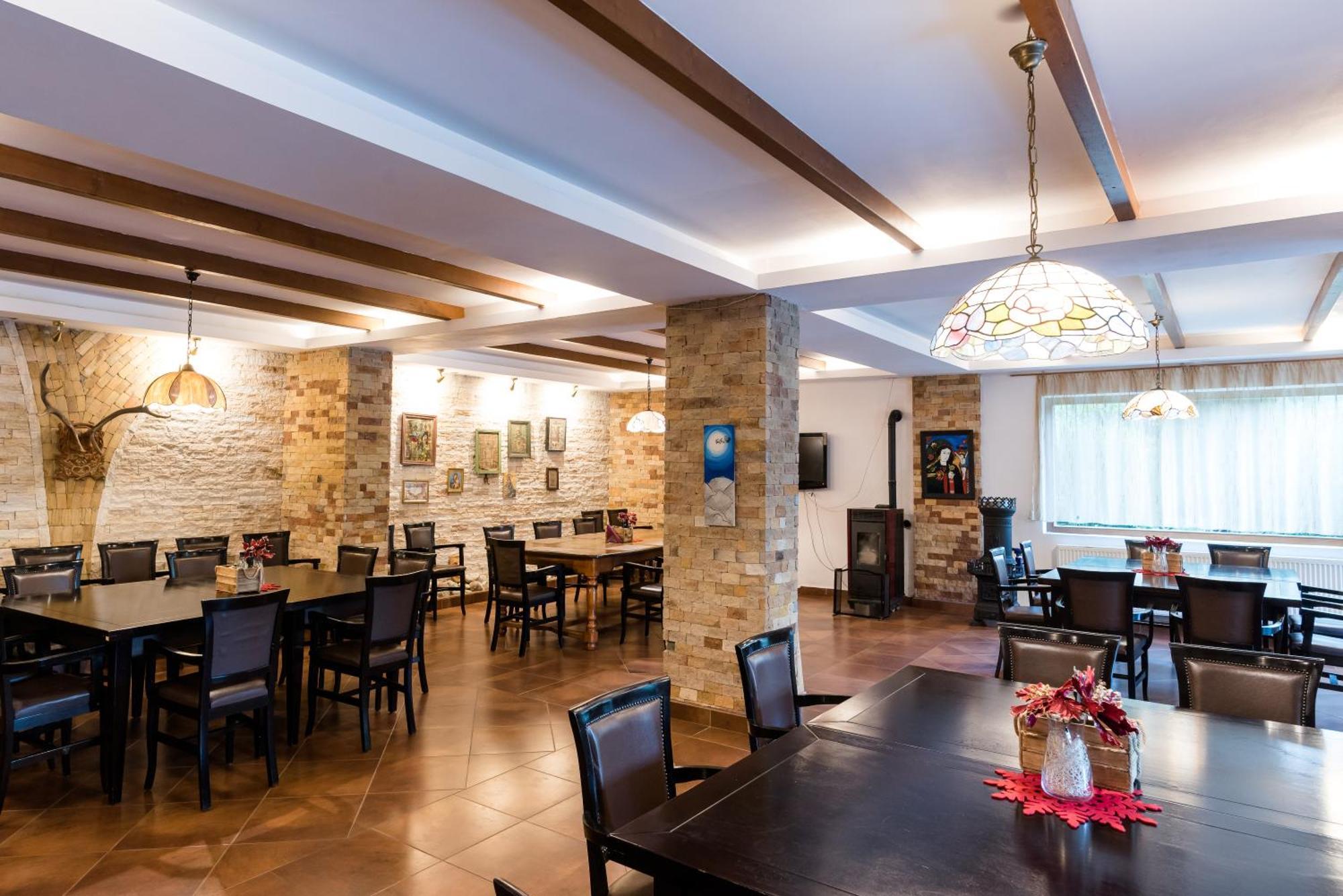 Pensiunea Casa Bunicilor Мэнэстиря-Гуморулуй Экстерьер фото