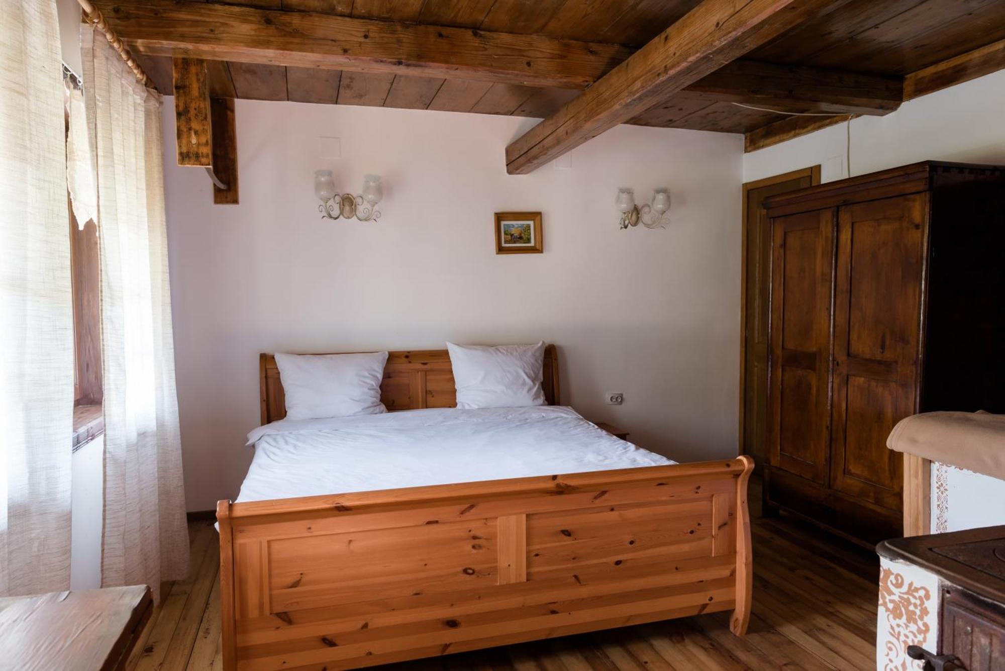 Pensiunea Casa Bunicilor Мэнэстиря-Гуморулуй Экстерьер фото